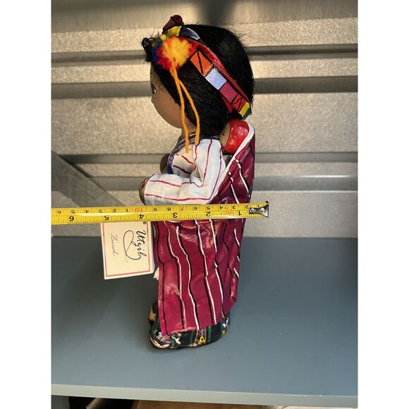 Vintage Guatemalan Mother with Baby Doll – Hand Painted Papier-Mâché & Textile - Picture 9 of 10